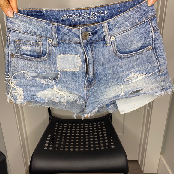 Ripped mid-rise jean shorts - Picture 2 of 2